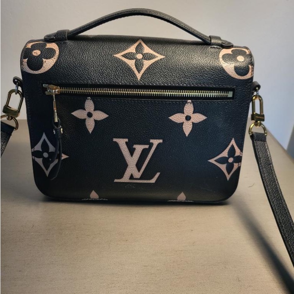 Louis Vuitton Pochette Métis - Black and Cream